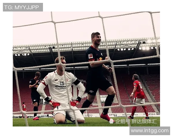 世界杯惊现冷门国米与莱比锡战成平局帽子戏法引发全场狂欢