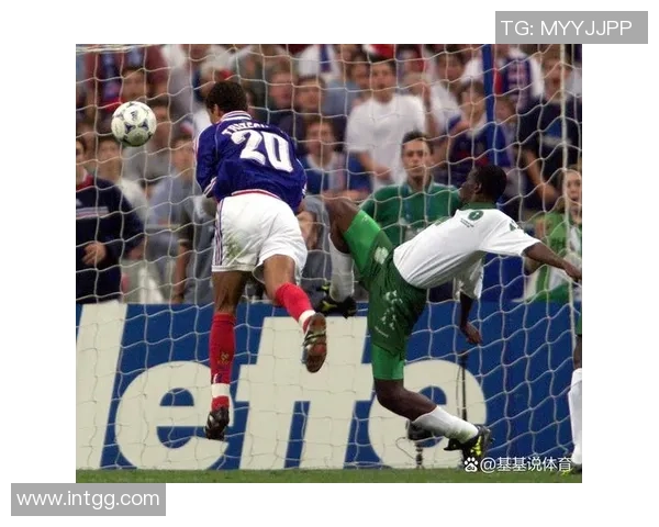 英超精彩对决曼联大胜那不勒斯帽子戏法引爆全场热情