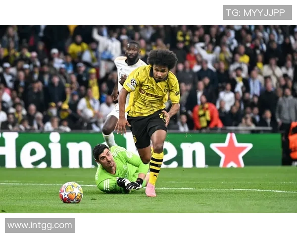 中超赛场惊现历史冷门皇马逆转那不勒斯乌龙球引发全场狂欢