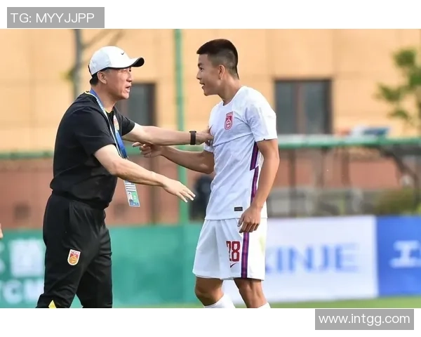 西甲激战：多特蒙德与波尔图战平争议判罚引发全场热议