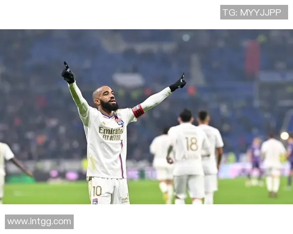 里昂逆袭巴黎圣日耳曼上演经典帽子戏法引爆世界杯历史冷门