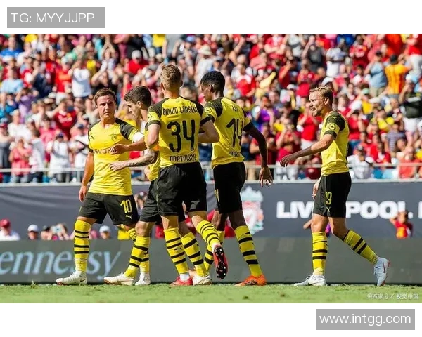 友谊赛精彩瞬间里昂小胜多特蒙德引发争议判罚热议