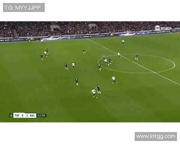 国王杯激战那不勒斯与热刺握手言和神扑瞬间点燃全场气氛